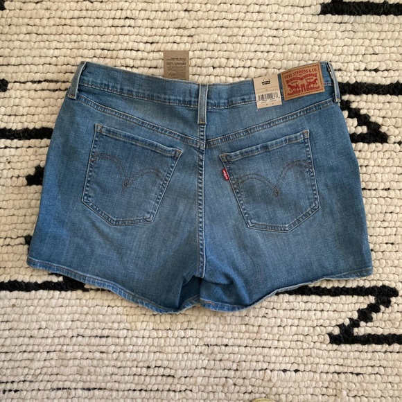 Levi Mid-Length Shorts - Picture 4 of 5